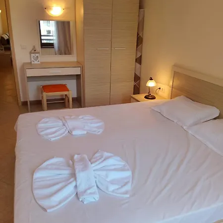 아파트 2 With Poolview Royal Sun *